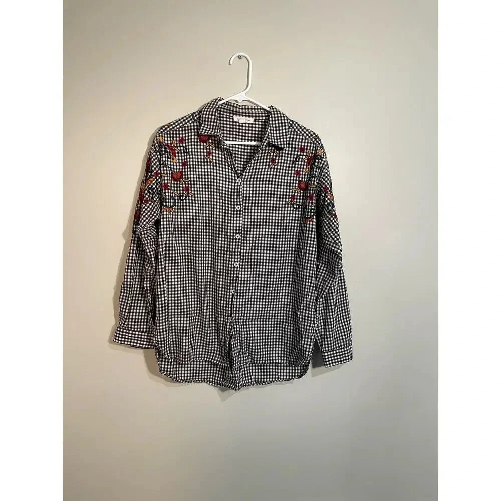 BeachLunchLounge Black and White Gingham Print Button‎ Down Floral Embroidered
